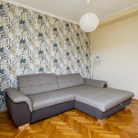 Buda Breeze 1bdr W Ac By Nw Budapest